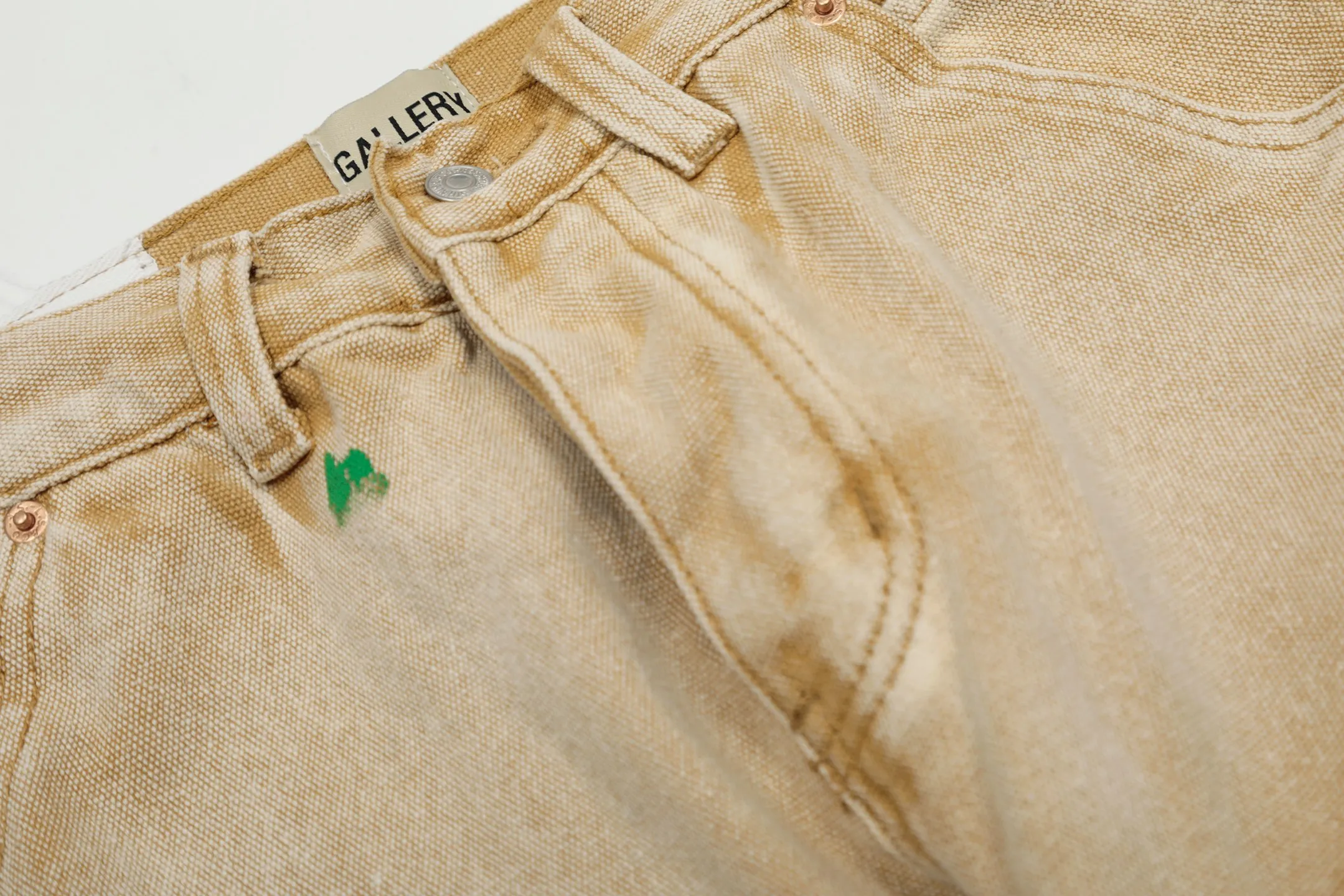 #8129 P250💰 GALLERY DEPT American retro splash-ink splicing micro-horn logging overalls raw edge jeans - Original purchase and pattern making to truly restore the ultimate texture of Vintage - Original hardware accessories, washed and other elevators, QR code analysis are all purchased from the original factory, high degree of restoration, welcome to compare with a certain product~ - Three-dimensional version Loose and comfortable, not picky about the figure, taller and slimmer, factory Seiko, original factory quality control, same style for men and women, can be matched with couples Versatile recommendation: must-have jeans for all seasons Size: S-XXL (28-36)